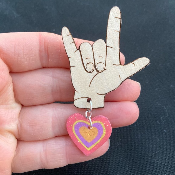 Love You ASL Sign Language Pin ๐คโค๏ธ๐๐๐๐ - Picture 5 of 7